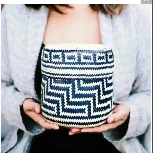 Small Caminito Handwoven Basket in Royal Blue/Natural - Picture 4 of 5